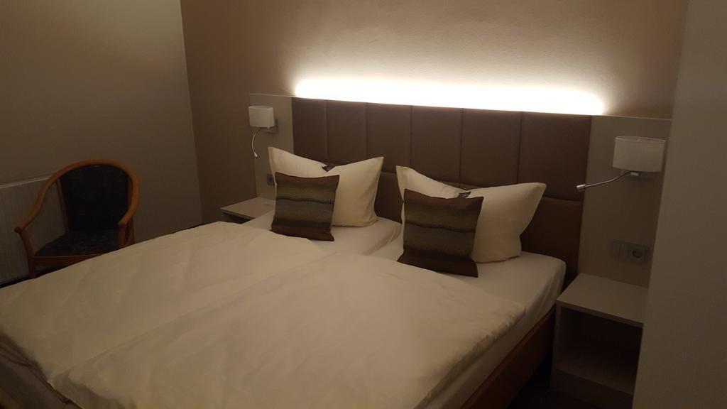 Hotel Friesen Werdau Esterno foto
