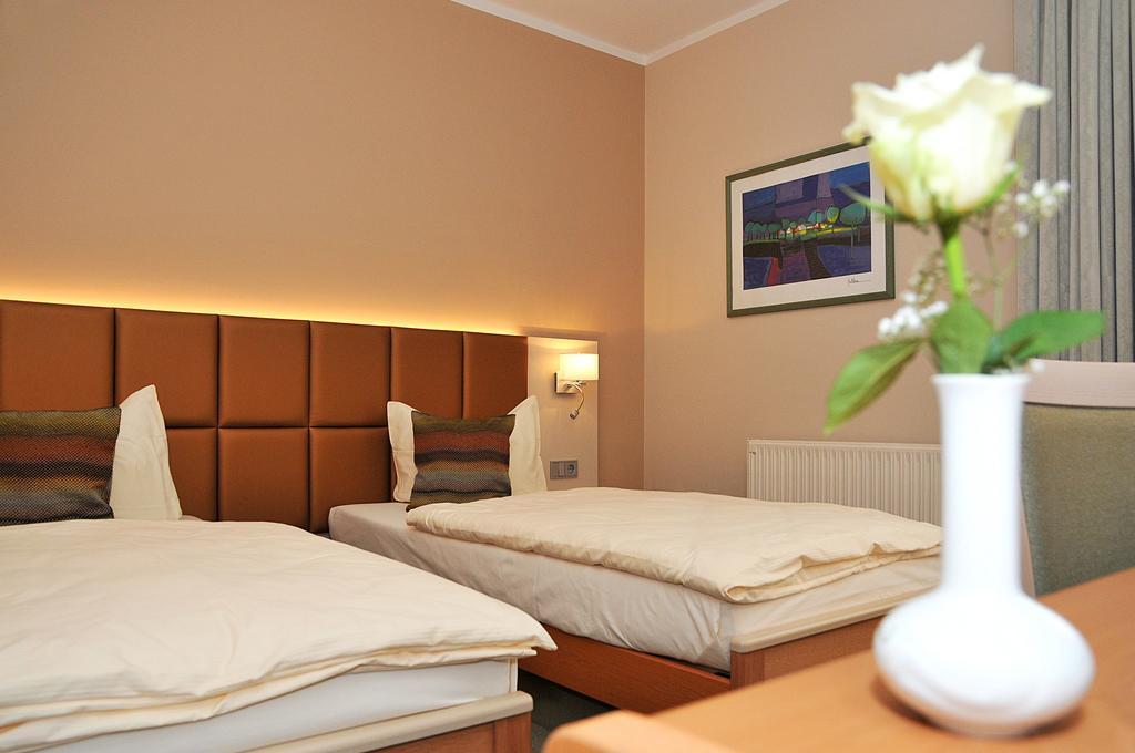 Hotel Friesen Werdau Esterno foto