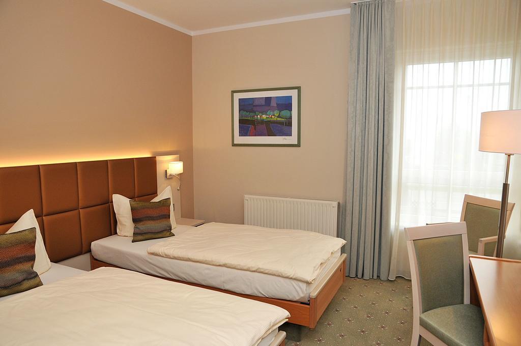 Hotel Friesen Werdau Esterno foto
