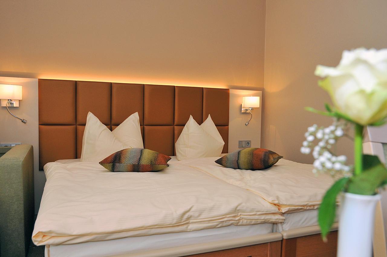 Hotel Friesen Werdau Esterno foto